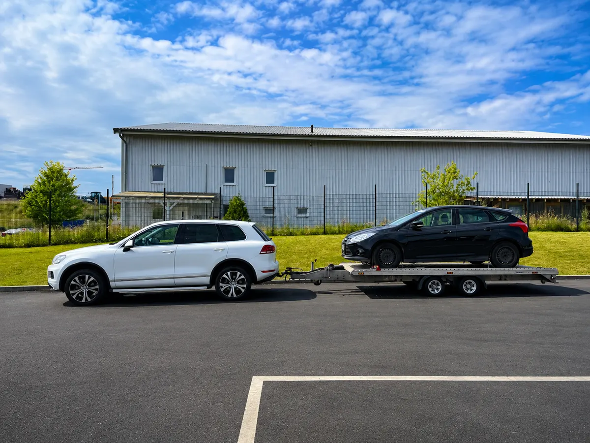 Ford Focus bezpečně převážený na autopodvalu